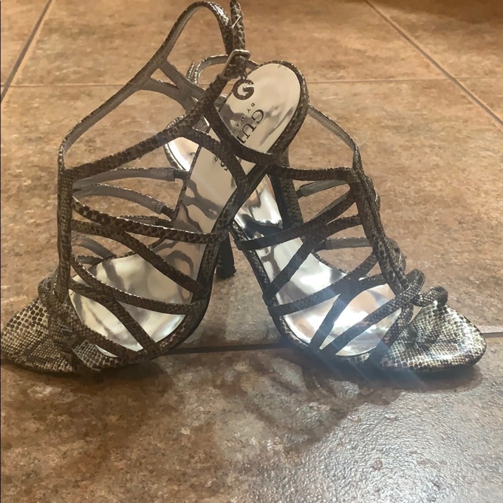 Shoes - Picture 4 of 4